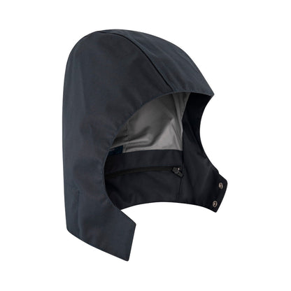 Dapro C9 zip-in capuchon in navy blauw, ontworpen voor eenvoudige bevestiging aan Dapro regenjassen en overalls, biedt extra bescherming en comfort tijdens natte werkomstandigheden.
